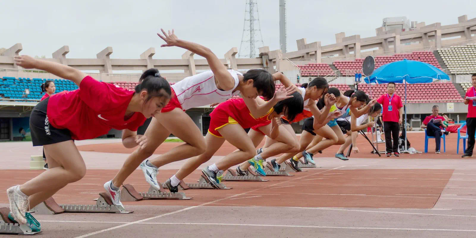 入门网球拍拉线多少磅蛋糕